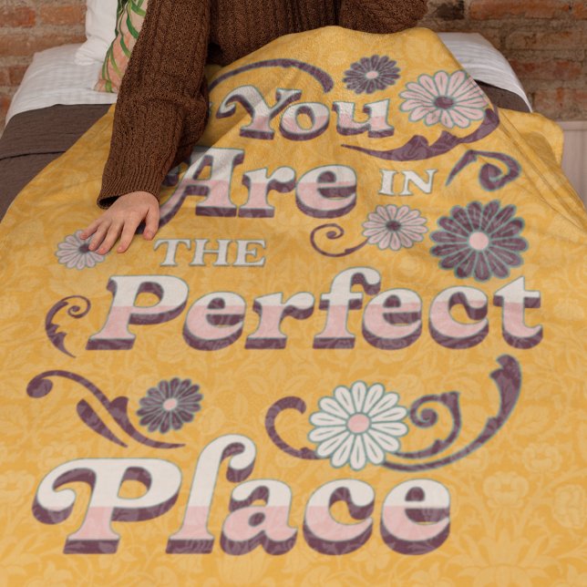 Niedliche Retro-Typografie, inspirierendes Zitat g Fleecedecke (Von Creator hochgeladen)