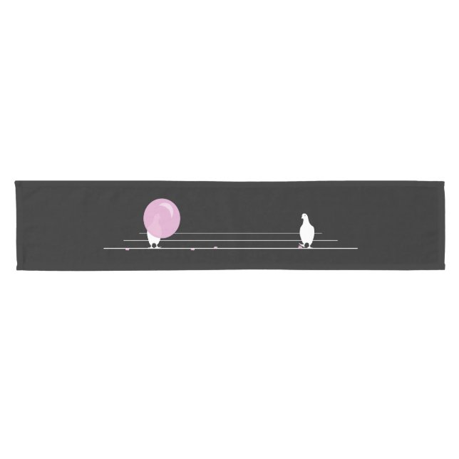 Niedliche Rosa-Blase-Birds auf einem Drahtschwarz Kurzer Tischläufer (Horizontal)