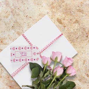 Niedliche rosa Herzen auf Weiß mit Kalligraphie Geschenkanhänger
