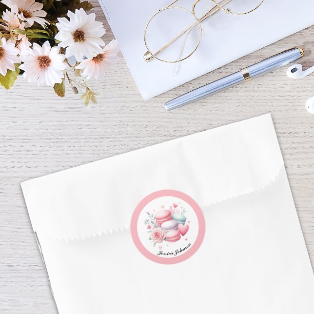 Niedliche rosa Macarons und Herz Personalisiert Runder Aufkleber (Cute Pink Personalized Round Stickers)