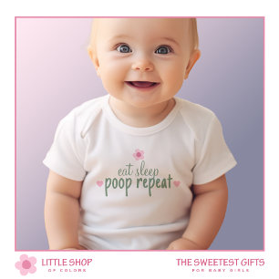 Niedliche rosa Mädchen essen Schlaf pupsen wiederh Baby Strampler