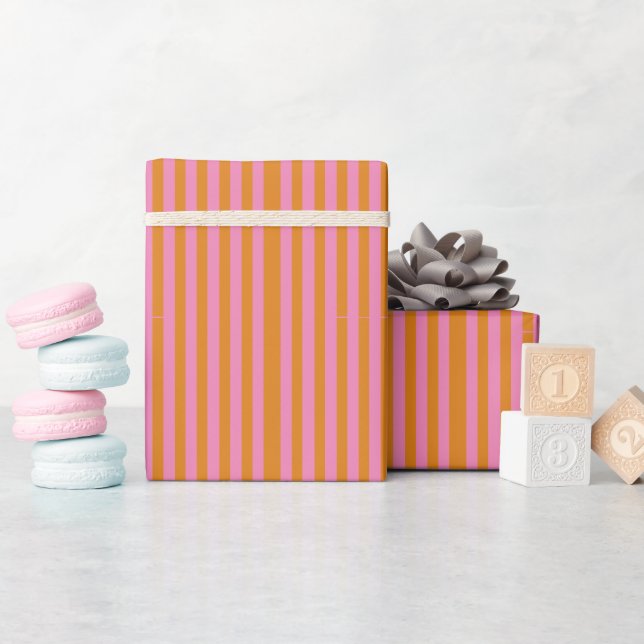 Niedliche rosa und orangefarbene Streifen Geschenkpapier (Babyparty)