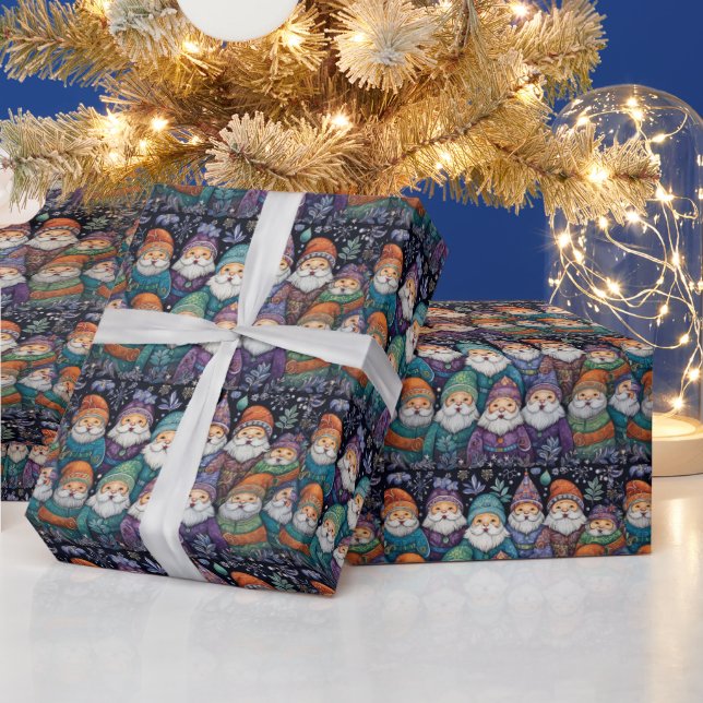 Niedliche Santa Gnomes Geschenkpapier (Feiertage)