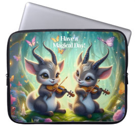 Niedliche Saolas Violas spielen im Zauberwald Laptopschutzhülle