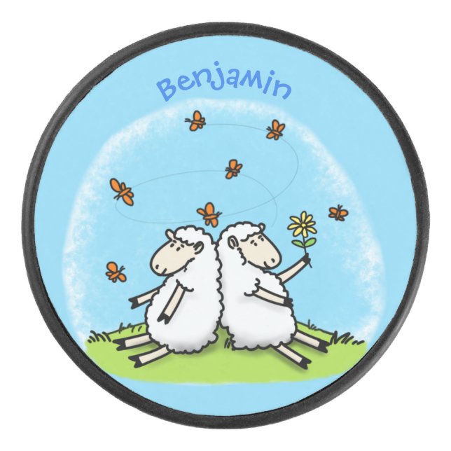 Niedliche Schaffreunde und Schmetterlinge Cartoon Eishockey Puck (Vorderseite)