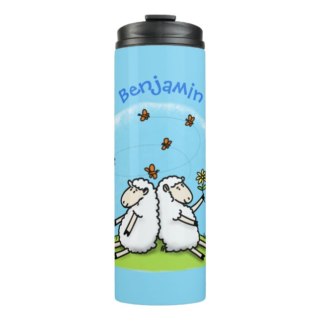 Niedliche Schaffreunde und Schmetterlinge Cartoon Thermosbecher (Vorderseite)