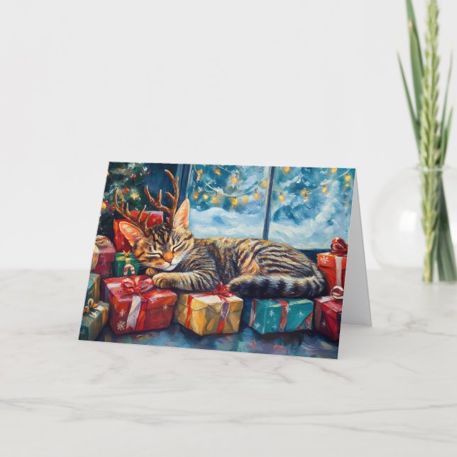 Niedliche Schlafkatze unter Weihnachtsbaum Feiertagskarte (Vorderseite)