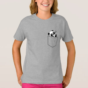 Niedliche Schlafpanda in der Tasche T-Shirt