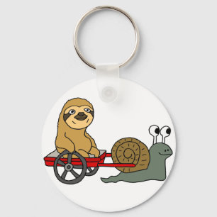 Niedliche Schnecke, die Sloth im roten Lastwagen Schlüsselanhänger