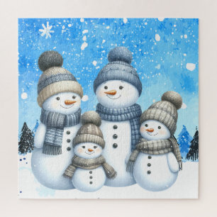 Niedliche Schneefamilie im Schnee