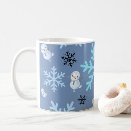 Niedliche Schneemänner und Schneeflocken in aquama Kaffeetasse