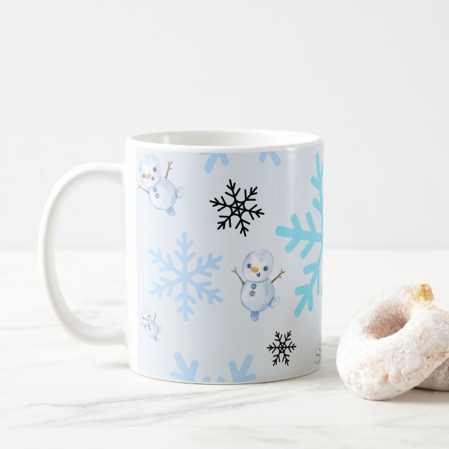 Niedliche Schneemänner und Schneeflocken in hellbl Kaffeetasse (Mit Donut)