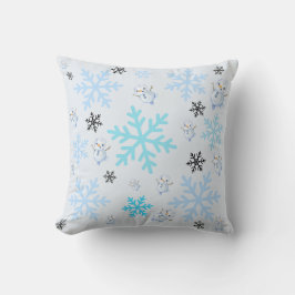 Niedliche Schneemänner und Schneeflocken in hellbl Kissen