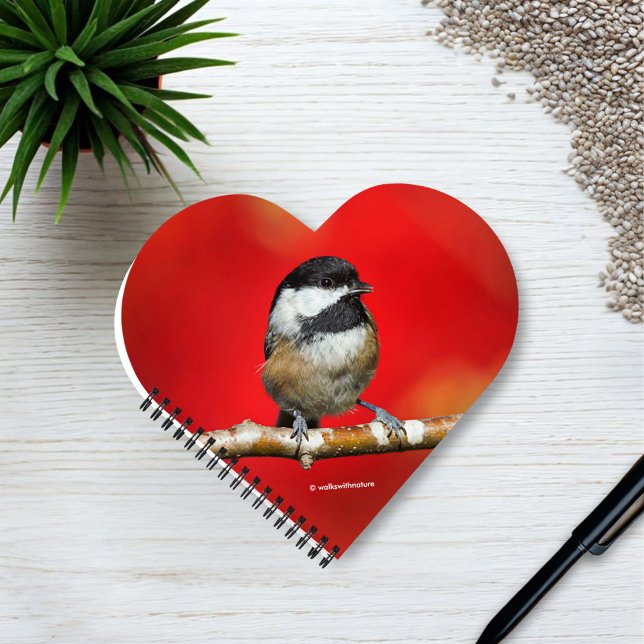 Niedliche schwarz gekappte Chickade mit roten Herb Notizbuch (Cute Black-Capped Chickadee with Red Autumn Leaves Journal Cover Photo)