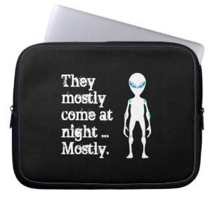 Niedliche Schwarz-weiße Alien Laptopschutzhülle