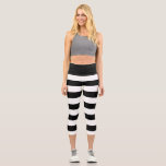 Niedliche schwarz-weiße Streifen Capri Leggings<br><div class="desc">Ein niedliches Design aus Schwarz und Weiß Streifen Capri Leggings. Es ist ideal für Yoga Outfit, Aerobic Outfit, Joggen Outfit, tägliche lässige Kleidung etc, und es macht ein großartiges Geburtstagsgeschenk, Weihnachtsgeschenk etc. für sie. Ich hoffe, es gefällt dir.</div>