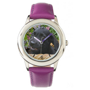 Niedliche schwarze armbanduhr