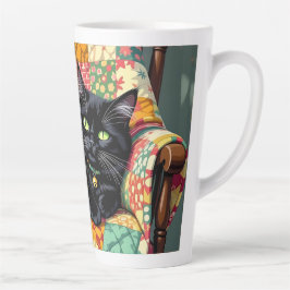 Niedliche schwarze Katze auf Rockstuhl Milchtasse