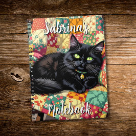 Niedliche schwarze Katze auf Rockstuhl Personalisi Notizblock