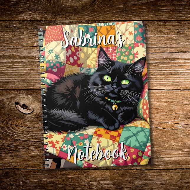 Niedliche schwarze Katze auf Rockstuhl Personalisi Notizblock (Von Creator hochgeladen)