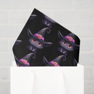 Niedliche schwarze Katze, die ein Hexenhutmuster t Seidenpapier
