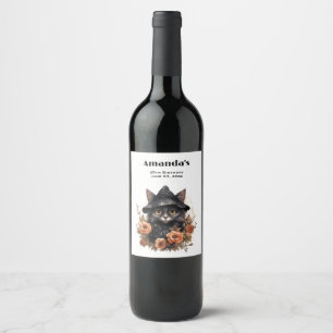 Niedliche schwarze Katze in einem Hexenhut Weinetikett