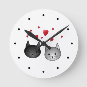 Niedliche schwarze und graue Katzen, mit Herzen Runde Wanduhr