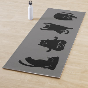 Niedliche Schwarzkatze, die Yoga-Design macht, Yog Yogamatte