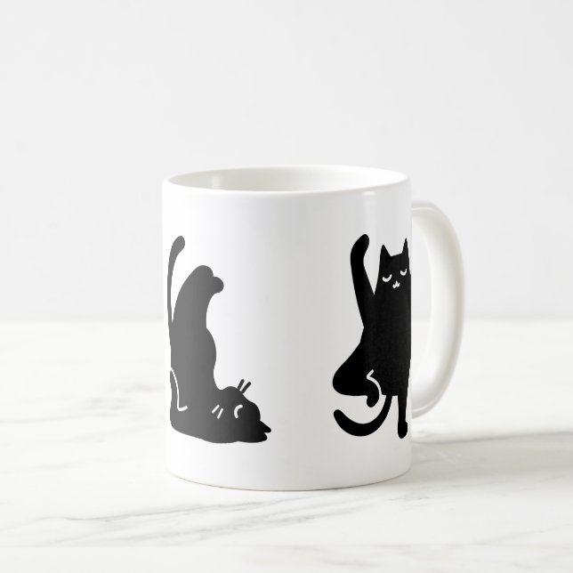 Niedliche Schwarzkatze in verschiedenen Yogapositi Kaffeetasse (VorderseiteRechts)