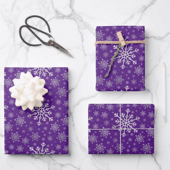 Niedliche Silbergraue Weihnachtsschneeflocken im L Geschenkpapier Set (Vorderseite)