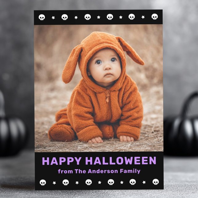 Niedliche Skulpturen und Sternenschwarzes Hallowee Feiertagskarte (Cute skulls border and stars black Halloween photo Holiday Card)