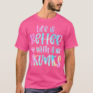 Niedliche Skunken Lover Funny Life ist besser mit T-Shirt