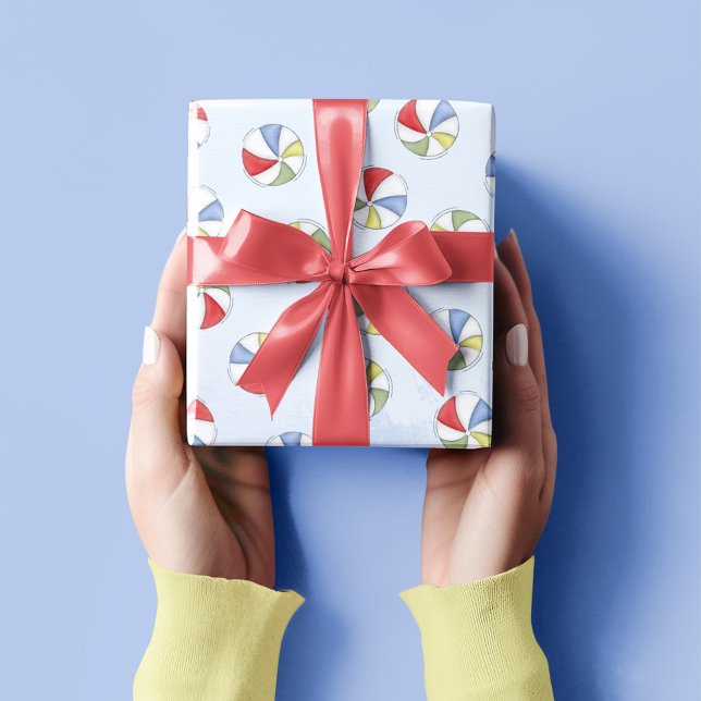 Niedliche Sommerpatronen Beach Balls Geschenkpapier (Cute watercolor beach balls pattern wrapping paper. )