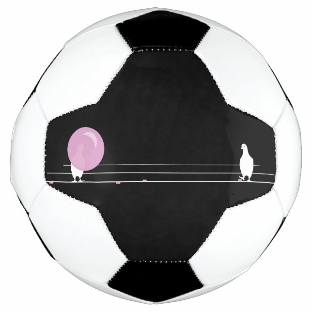 Niedliche, sonnendurchflutete, rosafarbene Kaugumm Fußball (Vorderseite)