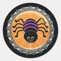 Niedliche Spinne auf WebHalloween-Flaschenkappe