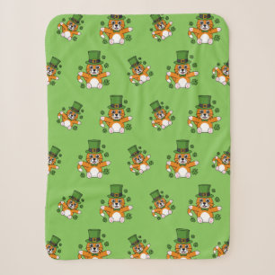 Niedliche St Patrick's Day Cat mit Kleeblättern Ca Sherpadecke
