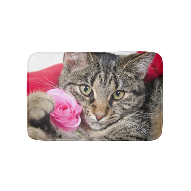 Niedliche Tabby-Katze mit Rose Badematte (Vorderseite)