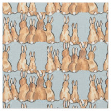 Niedliche Tan Bunny Rabbits auf blauem Hintergrund