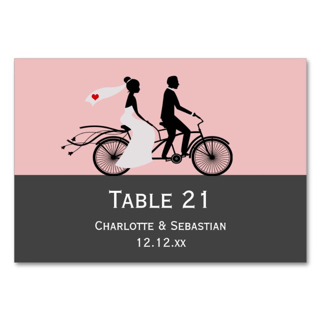 Niedliche Tandem-Bikebrücke und Groomehe Tischnummer (Vorderseite)