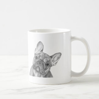 Niedliche Tasse der französischen Bulldogge durch