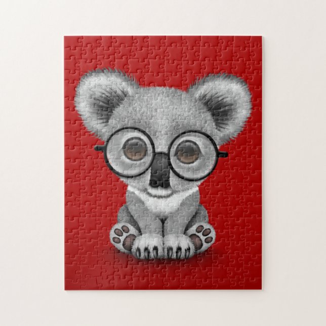 Niedliche tragende Gläser Baby-Koala-Bärenjungen (Vertikal)
