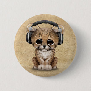 Niedliche tragende Kopfhörer Cheetah-CUBs DJ Button