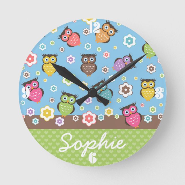 Niedliche trendige Eulen und Blume Runde Wanduhr (Vorderseite)