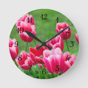 Niedliche Tulips im Garten Runde Wanduhr