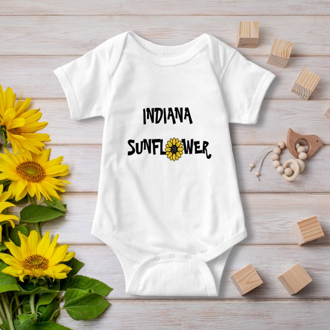 Niedliche Typografie Indiana Sunflower Name Baby Strampler (Von Creator hochgeladen)