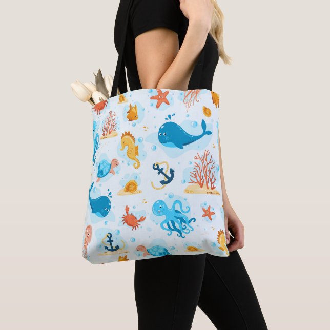 Niedliche Unterwasserwelt. Wassersport. Meereslebe Tasche (Von Nahem)