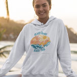 Niedliche Vintage Strandwellen Sonnenschein Surfer Hoodie<br><div class="desc">Niedliche,  Vintage Häuser mit wunderschönen aquamarinen Ozeanwellen und im Sommer eine helle Sonne mit Palmen. Das coole,  grundierte Sweatshirt wird ergänzt durch einen bedrückten aquamarin blauen Sondertext für Ihren Familienurlaub oder Strandausflug.</div>