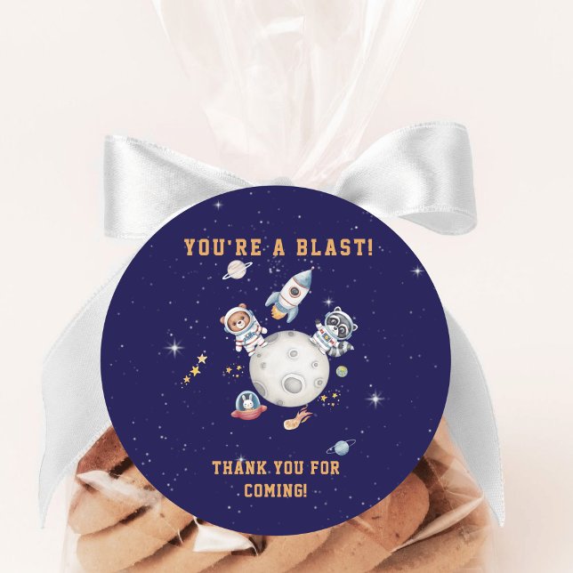 Niedliche Waldtiere im Weltraum Geburtstag Runder Aufkleber (Von Creator hochgeladen)