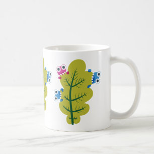 Niedliche Wanzen essen grünes Blatt Kaffeetasse