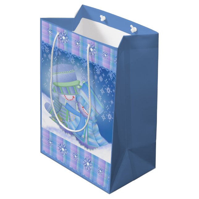 Niedliche Weihnachts-Blues Mittlere Geschenktüte (Rückseite Schrägansicht)